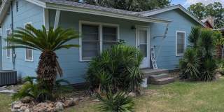 2/1 House With a Detached Garage / Garage Has Pool Table & Bathroom / Large Corner Lot / NBISD Gallery 1