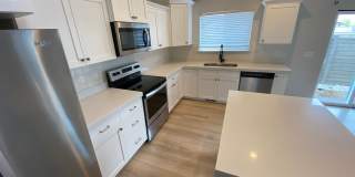 Beautiful House with basement apartment Gallery 7