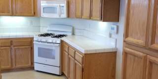VERY CUTE 3BD/2BTH SINGLE FAMILY IN NORTH LINCOLN Gallery 10