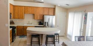 Spacious 3BD/2BA Home in Bakersfield's 93313 Area — Fully Equipped, Pets Welcome! Gallery 5