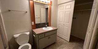 2 Bedroom Condo in Lake Oswego Gallery 19