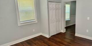 Wonderful Bungalow Just Renovated! Gallery 18