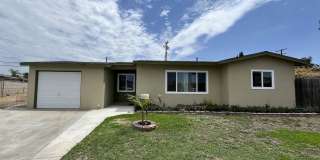 Remodeled 3 bedroom, 1 1/2 bathroom house. Large private yard! Gallery 1