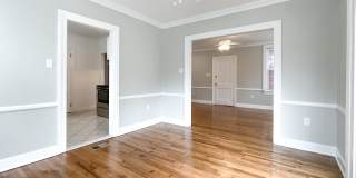 Bright & Spacious 2BR Unit w/ Bay Windows! Gallery 7