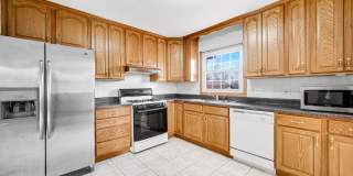 4 Bed 2.5 Bath in Des Plaines Gallery 9