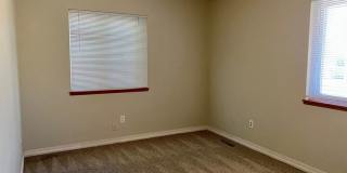 Wonderful Home in Campus West! Gallery 15