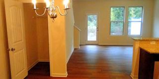 3 Bedroom, 2.5 Bathroom Townhome with Office! Gallery 5