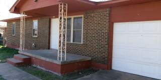 VERY NICE HOME IN THE RIDGECREST AREA. PETS NEGOTIABLE WITH OWNERS APPROVAL Gallery 1