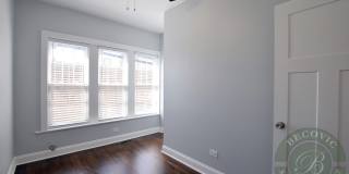 1110 W Glenlake Ave Gallery 6