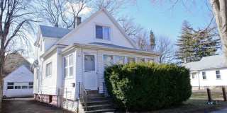 GREAT CONDITION SINGLE FAMILY W/ LOTS TO OFFER FOR RENT !!! Gallery 1