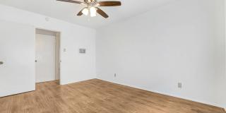 1128 7th Street Gallery 14