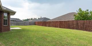 Spacious 4-Bedroom Home - Great Location Gallery 28