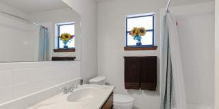 Spacious 3 bedroom 2 bath home with Solar Panels Gallery 24