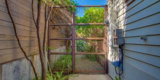 927 1/2 Victoria Ave Gallery 28