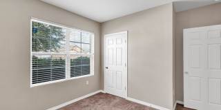 Sunny, Move-In Ready 4-Bed Home in Winter Haven with Modern Finishes and Two-Car Garage Gallery 6