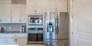 Stunning 2 Bedroom Fully Furnished Home. Community Pool & Mini Golf! Gallery 32