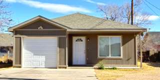 MOVE-IN SPECIAL: Cozy 3 Bedroom Home Near Downtown Gallery 1