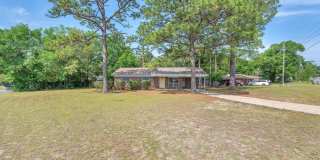 Updated Kitchen and Oversized Yard! Gallery 1