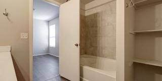 Beautiful 3-Bedroom Home with Easy Access to I-35 & I-240 Gallery 20