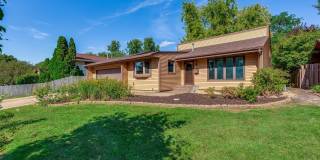 Nicely Remodeled 4bd 2ba 2 car garage plus storage shed, Fenced Yard Gallery 1