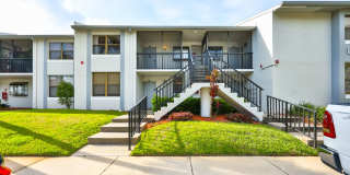 Beautiful 2 Bedroom, 2 Bathroom Condo in a Gated Feather Sound Community Gallery 1