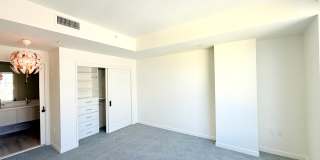 Very Unique Spacious Two Bedroom - Two bath luxury Condo with Views and Pool Gallery 11