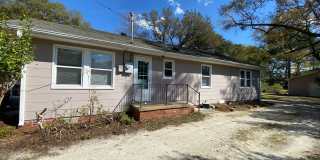 3 Bed 2 Bath Cottage in Midtown! Gallery 4