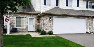 Stunning 2 Bed, 1.5 Bath Townhouse in Lakeville Gallery 1