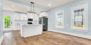 Gorgeous 3/2 Located 1 Block From Downtown Greenville! Gallery 9