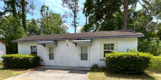 Sweet 1/1 Cottage at Hill Loop in Bonifay with Water/Sewer, Garbage, & Lawn Maintenance Included Gallery 1