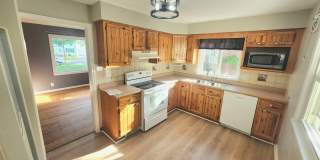 Spacious 4bd apt | Laundry hooks ups | Off street parking Gallery 1