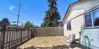 Spacious 3 Bedroom 1 Bath Ranch House  in Milwaukie! Washer and Dryer Included! Gallery 22