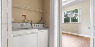 1049 NE 42nd Pl Gallery 24
