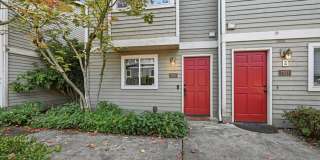 2Bd/2.5Ba Lynnwood Townhome Gallery 1