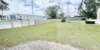 2552 W Bird St Gallery 17