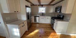 Cute 4 Bedroom Urban South Portland Farmhouse Gallery 1