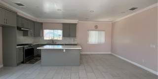 1501 W Delhaven Gallery 3