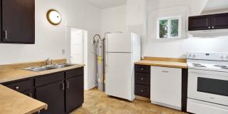 4 Bedroom, 1 Bathroom Home in the York Neighborhood for Rent! Gallery 5