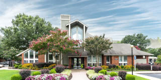 Broadmoor Apartment Homes Gallery 1