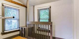 Unique with a Artsy Flare    2 Bed/1.5 Bath in Edgemere Park $995/month! Gallery 27