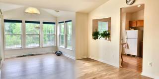 Bright Condo in Convenient Location Gallery 8