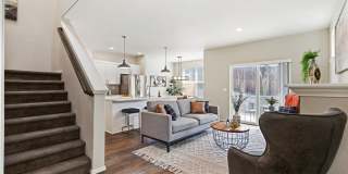 3 Bedroom Townhome In Midtown with Fireplace Gallery 1