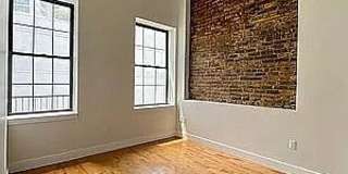 72 Willoughby St Gallery 1