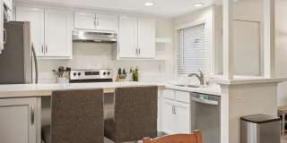 Upstairs Bright 2 bedroom Condo Gallery 5