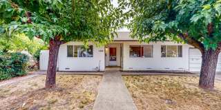 Spacious & Private Two Bedroom One Bath Single Story Duplex Downtown Calistoga Gallery 1