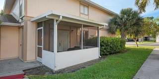 2 Bedroom Condo with One Car Garage Gallery 9