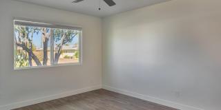 2333 E Paradise Drive Gallery 18