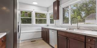 Single-Level 3 Bedroom Rental Near Downtown Hampton Gallery 14