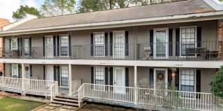 2 Bedroom Townhome with Private Patio Gallery 9