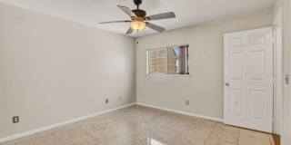 Upgraded 2 bedroom 2 bath upstairs condo Gallery 37
